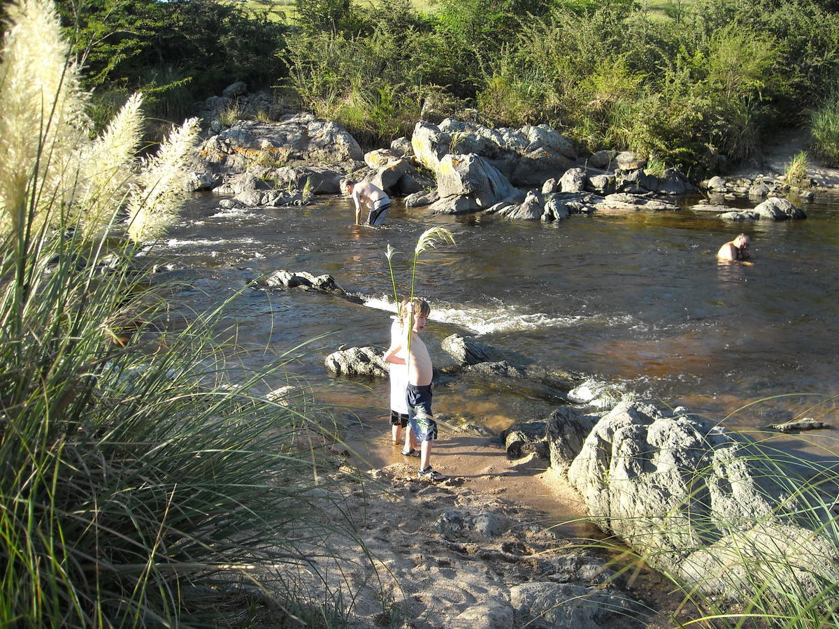 Cabanas Ecos Del Rio Los Reartes Ruang foto